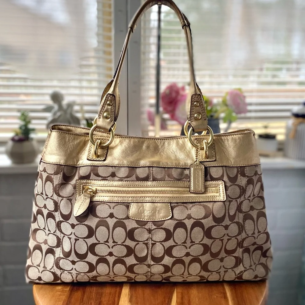 COACH ゴールド (2点) Coach | Bags | Coach Signature Canvas Gold Leather Bag | Poshmark